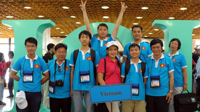 Đoàn Việt Nam dự thi Olympic Tin học quốc tế.