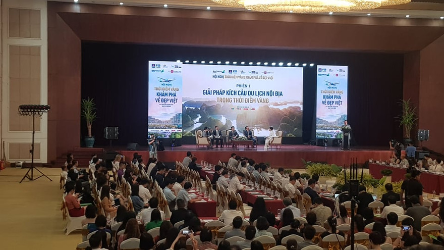 Hội nghị "Giới thiệu thời điểm vàng để khám phá du lịch Việt Nam" với nhiều lãnh đạo ngành du lịch từ Trung ương đến địa phương tham gia thảo luận.