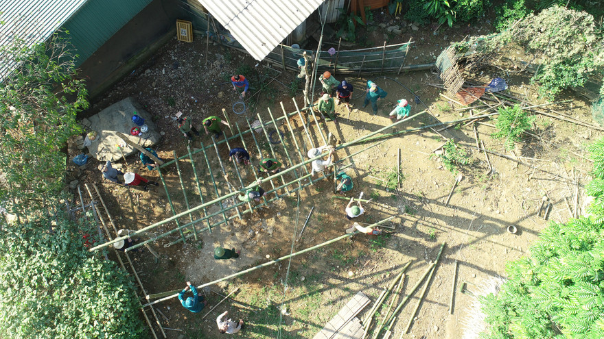 Làm nhà tạm di dời hàng chục hộ dân ra khỏi vùng nguy cơ sạt lở cao