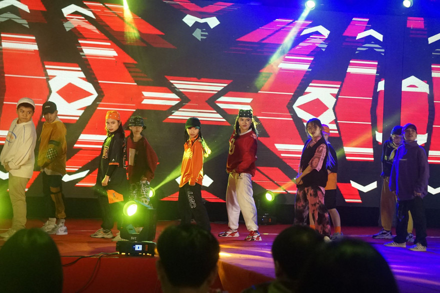 Học sinh xứ Nghệ học tiếng anh bằng 'Lễ hội sắc màu'