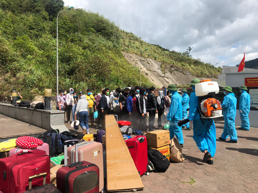 Hà Tĩnh đón, cách ly 500 sinh viên Lào trở lại học tập