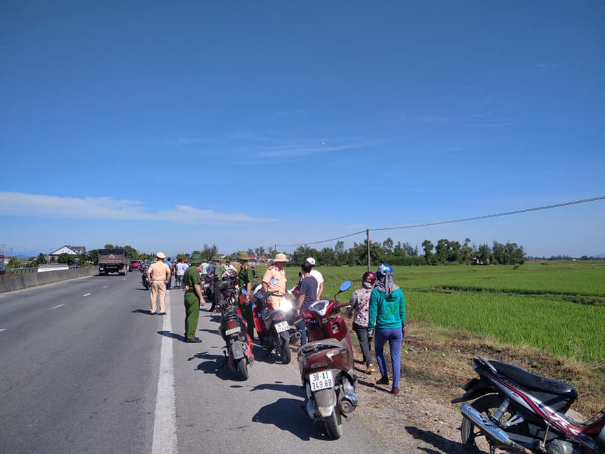 Điều tra nguyên nhân người đàn ông tử vong dưới ruộng lúa