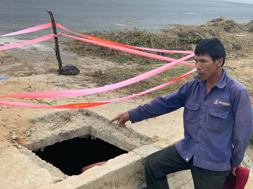 Vụ cháu bé rơi xuống hố ga không nắp tử vong: Ai nhận trách nhiệm?