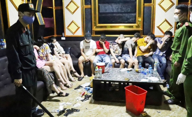 Khởi tố hai đối tượng trong vụ 76 ‘dân chơi’ mở tiệc ma túy giữa dịch COVID-19