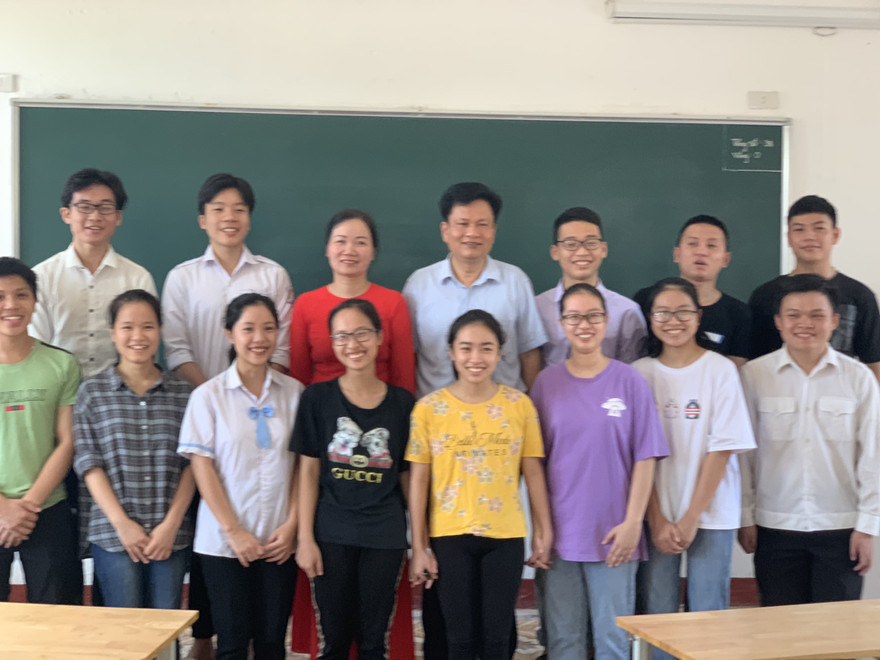 Lớp học 'mưa' điểm 10 thi THPT ở Hà Tĩnh 