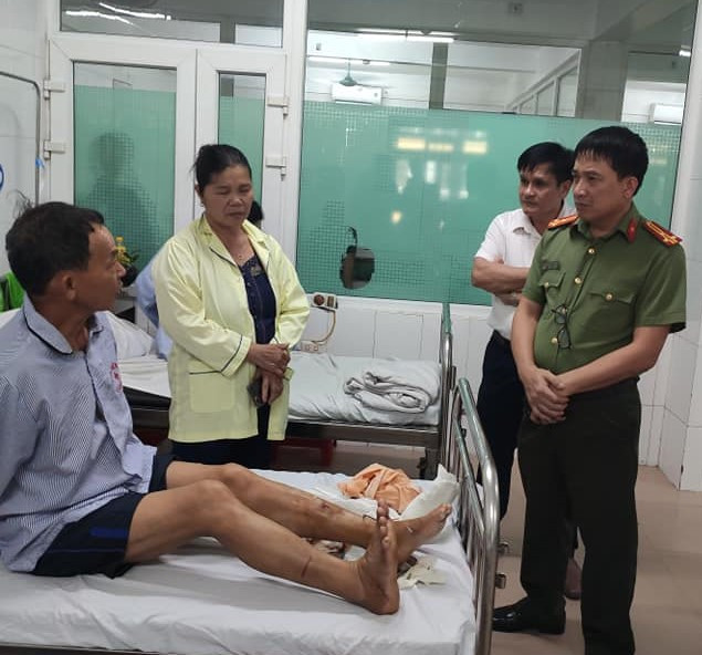 Công an viên bị nam thanh niên cầm dao chém đứt gân chân