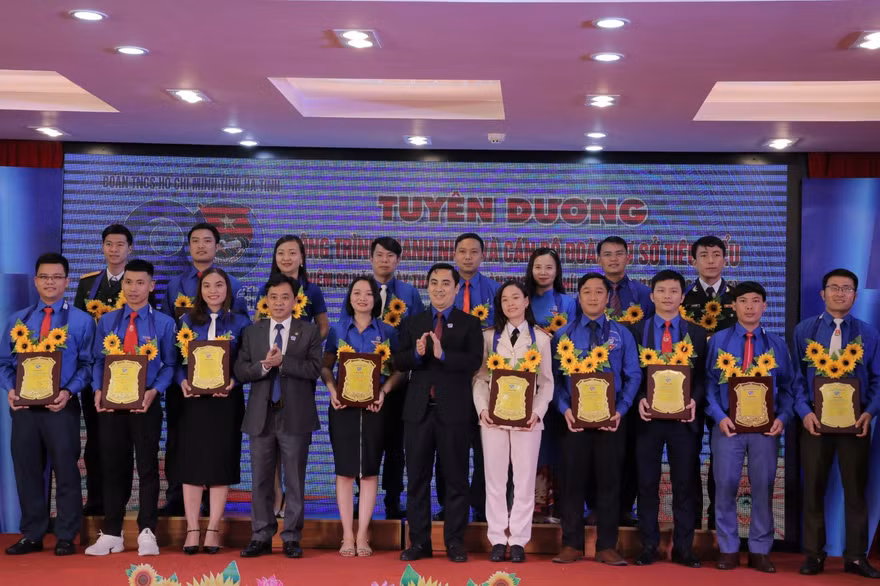 Hà Tĩnh: Tuyên dương 18 công trình thanh niên và cán bộ Đoàn tiêu biểu ​