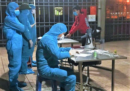 9 người vượt biên trốn cách ly