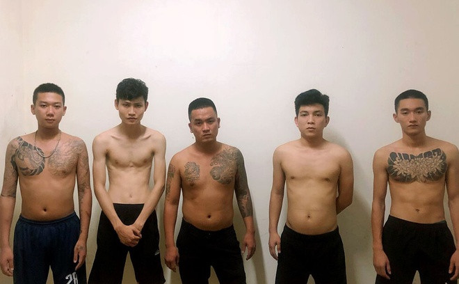 Bắt nhóm thanh niên cầm dao hỗn chiến trong đêm