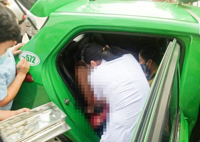 Tài xế taxi đỡ đẻ cho sản phụ chuyển dạ trên đường đến bệnh viện