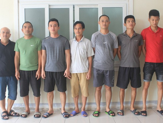 Công an đột kích sới đá gà, bắt giữ 21 đối tượng