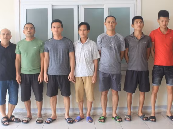 Công an đột kích sới đá gà, bắt giữ 21 đối tượng