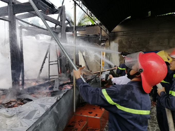 ‘Bà hỏa’ thiêu rụi nhà thờ họ 12 đời ở Nghệ An