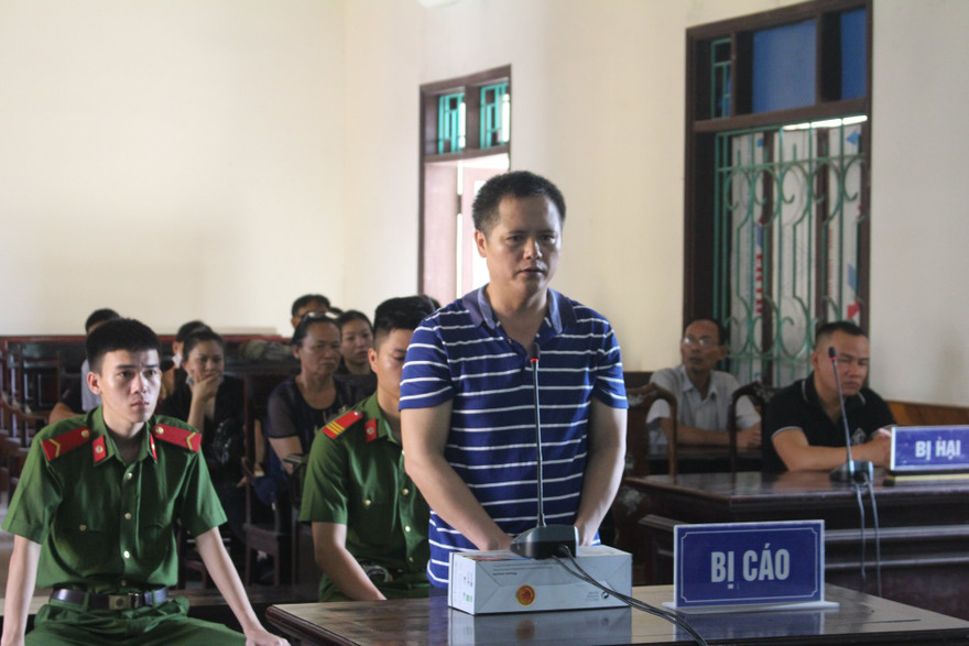 Người đàn ông cầm dao đâm chết vợ sau trận cãi vã