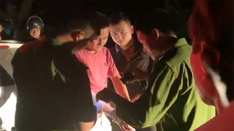 Tài xế lái xe hất CSGT lên capo bỏ trốn hơn 3km bị khởi tố