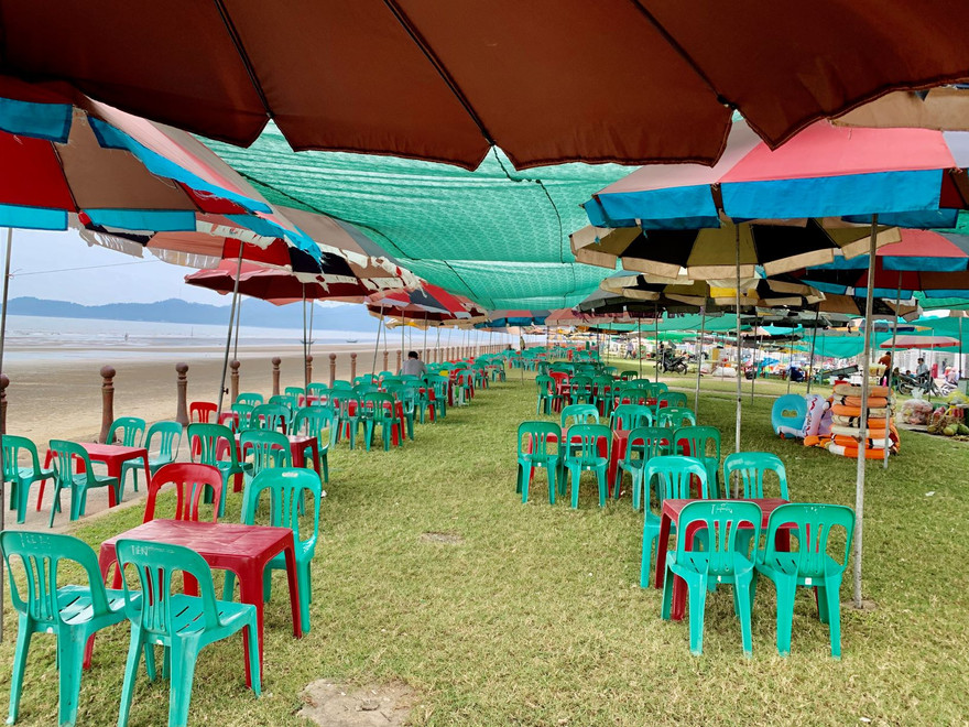 Biển Hà Tĩnh vắng bóng khách trong ngày đầu nghỉ lễ