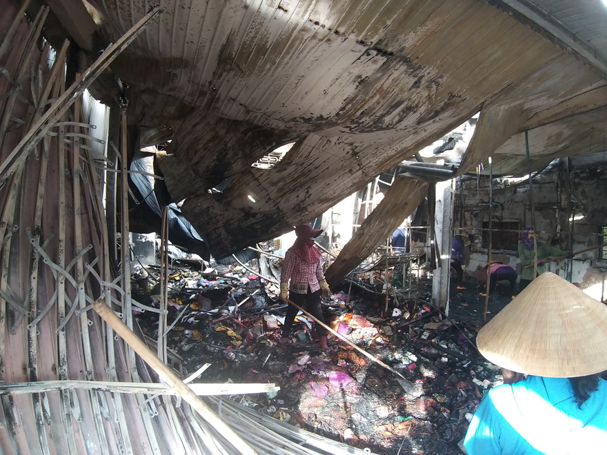 Ngôi nhà ở Hà Tĩnh bốc cháy dữ dội lúc rạng sáng