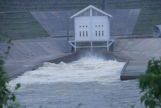 Hà Tĩnh mưa lớn, hồ chứa nước, thủy điện xả lũ