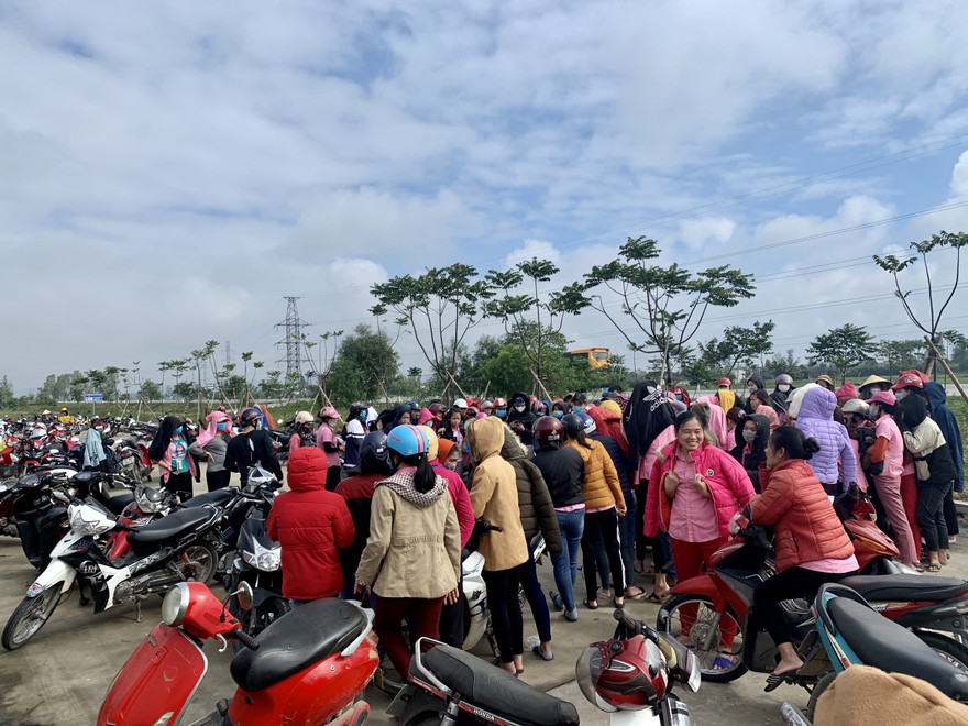 Nghệ An: Hàng trăm công nhân tập trung đòi quyền lợi