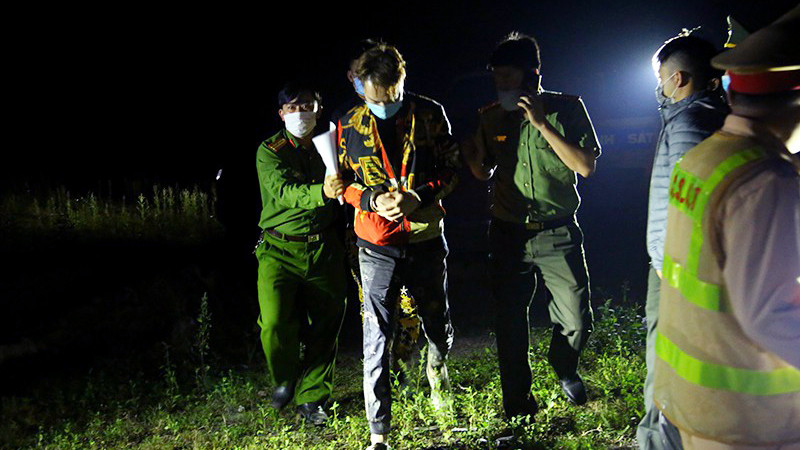 Hai đối tượng hiện đã được bàn giao cho Công an tỉnh Nghệ An xử lý.