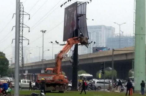 Hiện chỉ có 6 quận hoàn thành tháo dỡ bảng quảng cáo vi phạm là Ba Đình, Thanh Xuân, Cầu Giấy, Hoàng Mai, Hai Bà Trưng, Tây Hồ. Ảnh minh họa