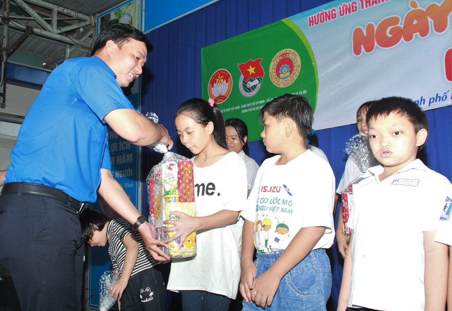 Chăm lo, hỗ trợ đời sống cho hơn 1.700 trẻ có hoàn cảnh khó khăn tại khu lưu trú, mái ấm