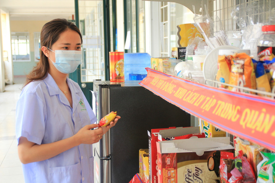 Ấm lòng 'siêu thị 0 đồng' ở khu cách ly người về từ vùng dịch