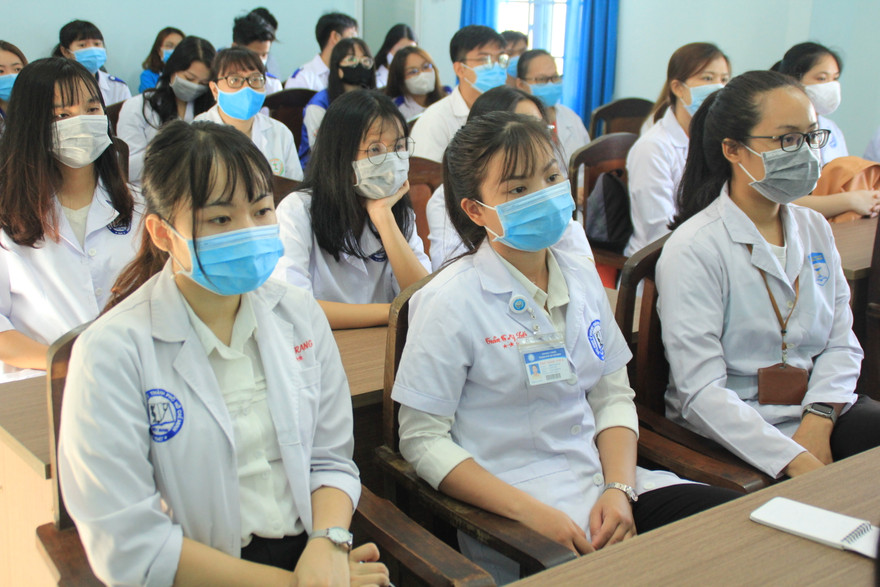 Lập đội hình 200 sinh viên Y dược, bác sỹ trẻ hỗ trợ phòng, chống dịch 