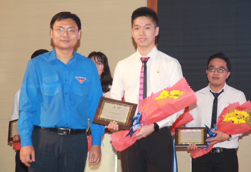 Đại học Quốc gia TPHCM tuyên dương 25 đảng viên trẻ tiêu biểu 