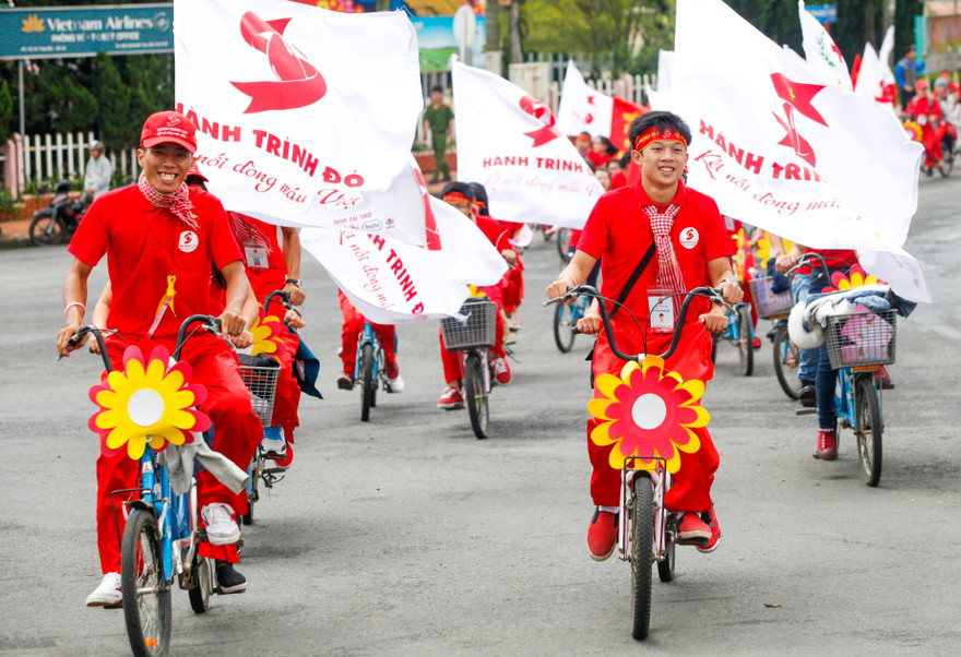 Hành trình 20 lần sẻ chia giọt hồng của 'Hiếu tổng đài hiến máu'