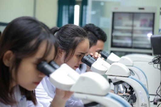 ĐHQG TPHCM thưởng 120 triệu cho các nhóm nghiên cứu sản phẩm phòng dịch Covid-19