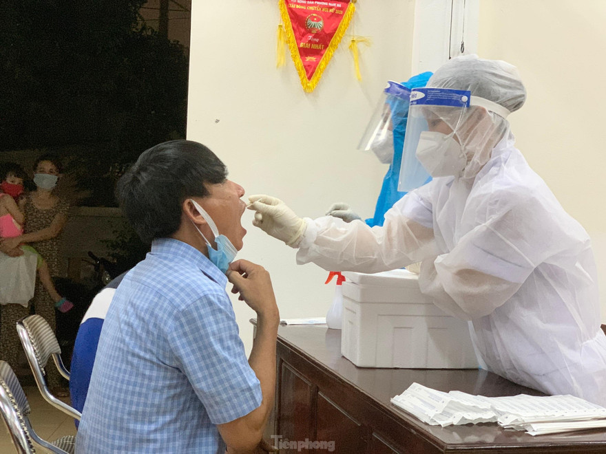 Vợ chồng mắc COVID-19 ở Hà Tĩnh nhiều khả năng nhiễm biến chủng Ấn Độ