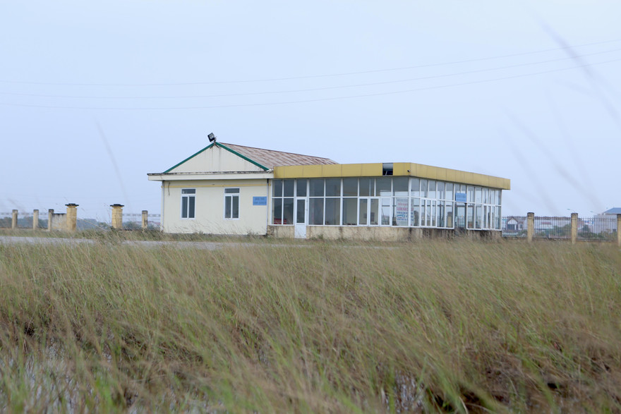 Bến xe 30 tỉ ở Hà Tĩnh bỏ hoang 6 năm nay, thành nơi chăn thả trâu bò