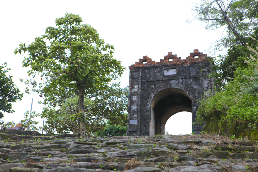 'Cổng trời' hơn trăm năm tuổi trên đỉnh Đèo Ngang 
