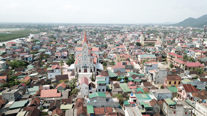 Cách ly hơn 4.000 hộ dân ở Hà Tĩnh sau 3 ca mắc COVID-19