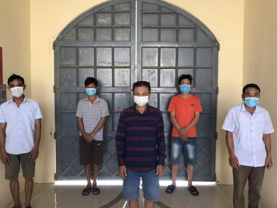 Phá sới bạc trong rừng sâu