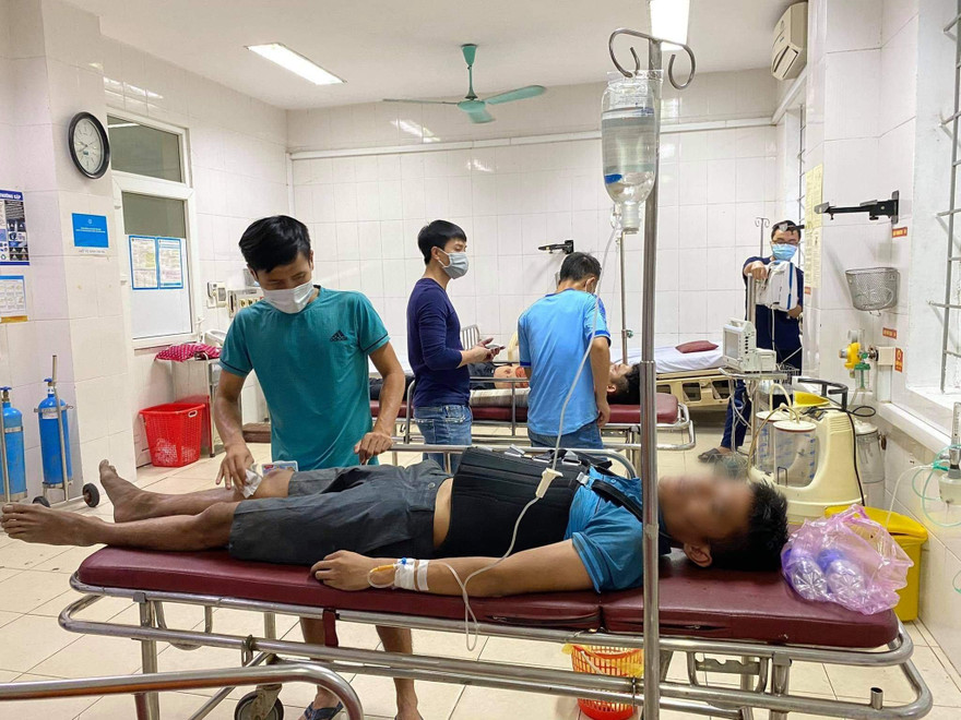 Cảnh sát đột kích khách sạn, nhiều con bạc nhảy lầu...nhập viện 