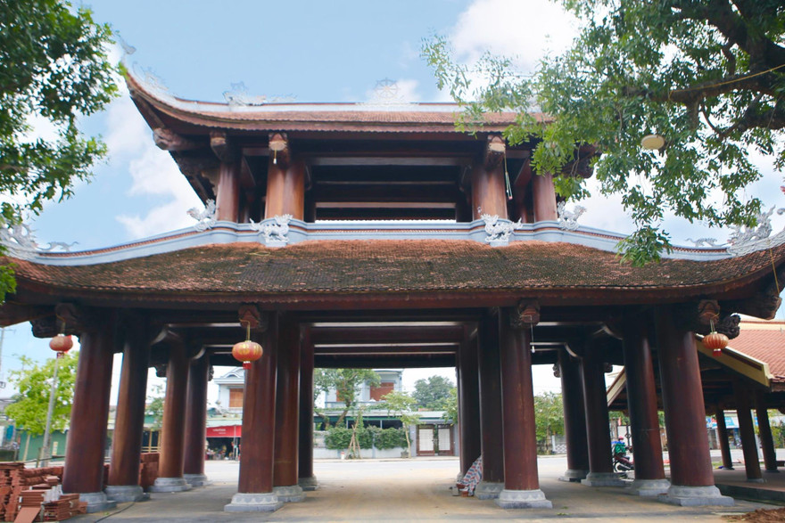 Cận cảnh tam quan 16 cột trụ khổng lồ, đẹp nhất Hà Tĩnh