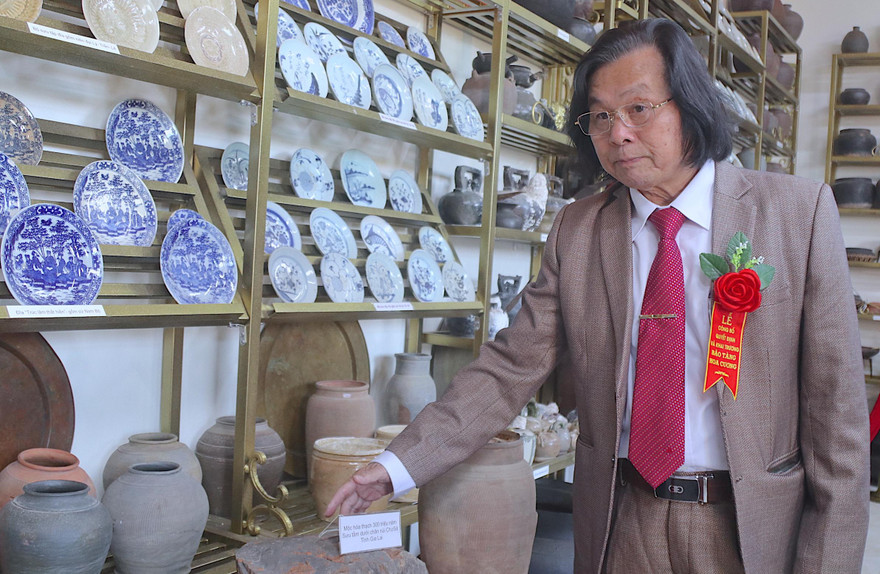 Thầy giáo về hưu mở bảo tàng trưng hàng ngàn hiện vật cổ