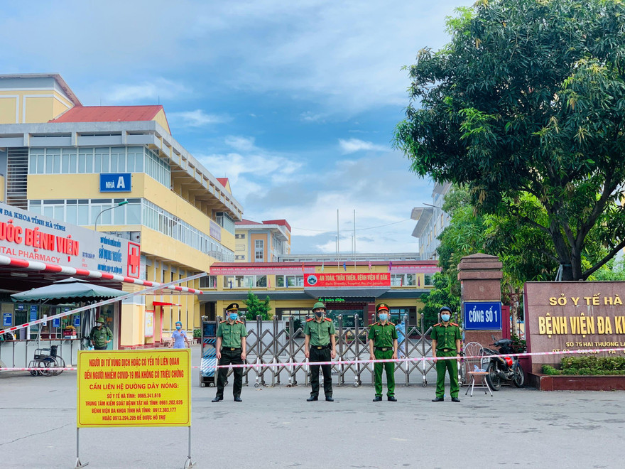 Cán bộ y tế dương tính với SAR-CoV-2, phong tỏa Bệnh viện Đa khoa Hà Tĩnh