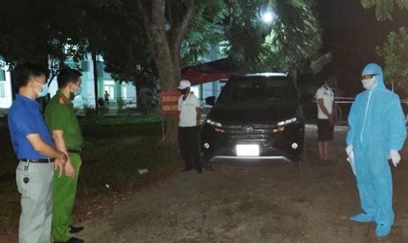 Liên tiếp phát hiện xe ô tô chở người từ vùng dịch về Hà Tĩnh