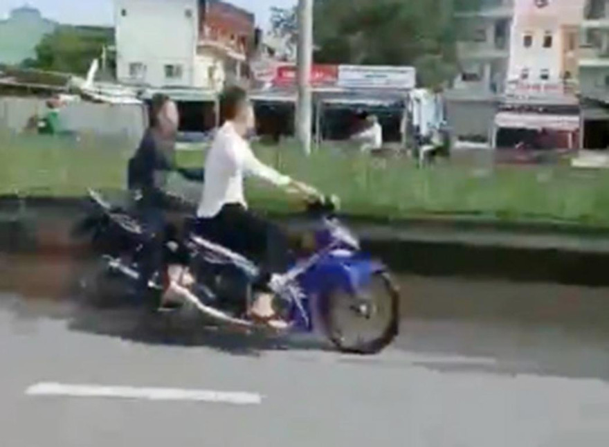 'Quái xế' so kè tốc đọ trên đường Nguyễn Văn Linh.