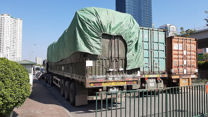 Tạm giam 3 đối tượng trong đường dây buôn lậu hàng trăm tấn dược liệu