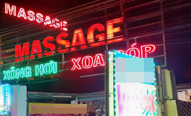 Khách sử dụng dịch vụ xông hơi, massage, cắt tóc, gội đầu... phải trả thêm 7% thuế. Ảnh minh họa.