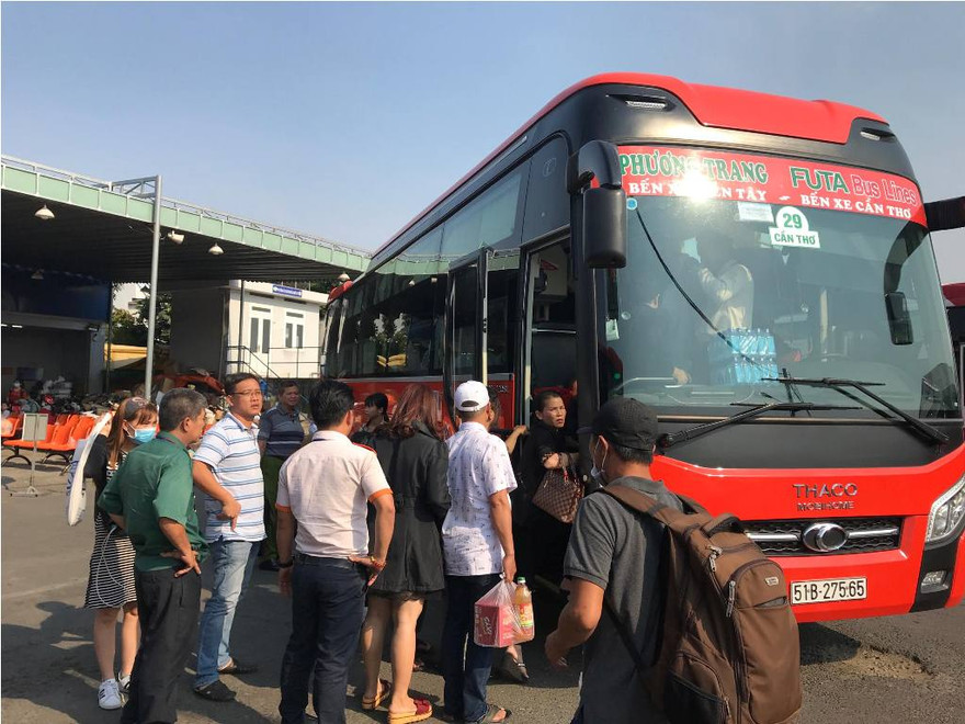 Người dân bắt đầu rời TPHCM về quê đón Tết.