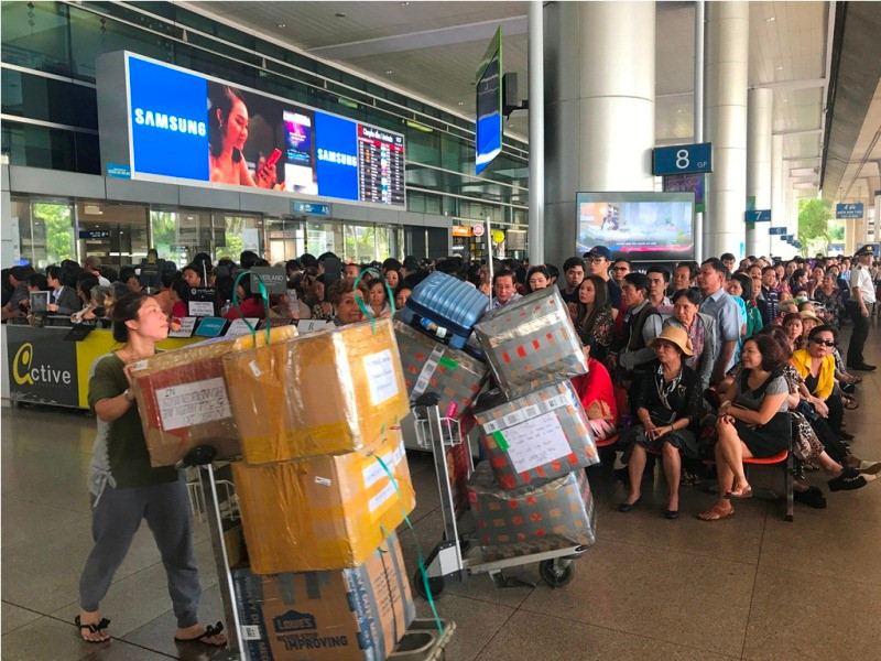 Lượng hành khách qua sân bay Tân Sơn Nhất dịp Tết Nguyên đán 2019 tăng cao hơn các năm trước.