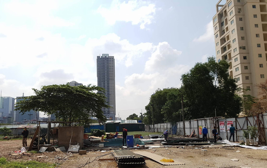 Cưỡng chế bãi xe "lậu" sử dụng và kinh doanh trên đất dự án 