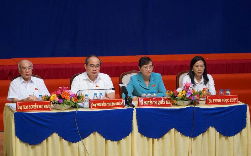 Đoàn đại biểu Quốc hội lắng nghe ý kiến của cử tri.