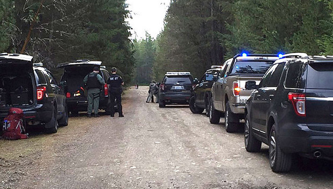 Cảnh sát phong tỏa lối vào hiện trường vụ xả súng tại Benfair. Ảnh: Seattle Times