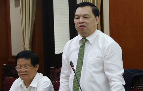 Ông Lê Mạnh Hùng (bìa phải). Ảnh: TG